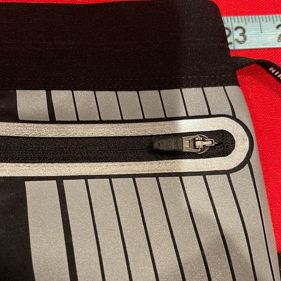 Nike Dri-Fit women’s Workout Leggings. EUC - Picture 7 of 9